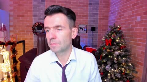 Snapshot of hard_and_juici chatting on 01.01.25 Steve online show from 01.01.25