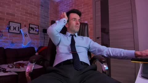 Snapshot of hard_and_juici chatting on 01.07.25 Steve online show from 01.07.25