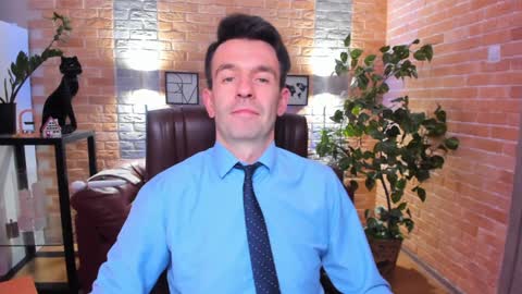 Snapshot of hard_and_juici chatting on 01.16.25 Steve online show from 01.16.25