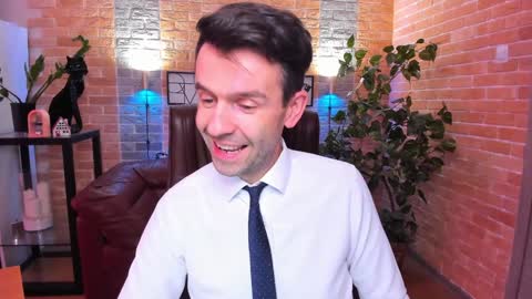 Snapshot of hard_and_juici chatting on 01.23.25 Steve online show from 01.23.25