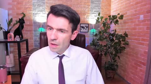 Snapshot of hard_and_juici chatting on 01.24.25 Steve online show from 01.24.25