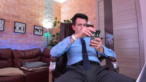 Snapshot of hard_and_juici chatting on 01.26.25 Steve online show from 01.26.25