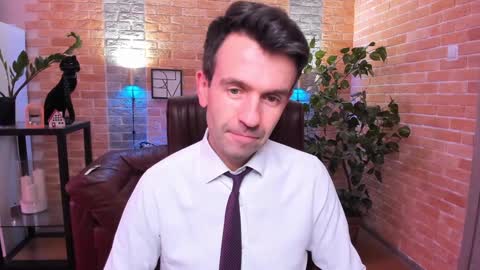 Snapshot of hard_and_juici chatting on 01.27.25 Steve online show from 01.27.25