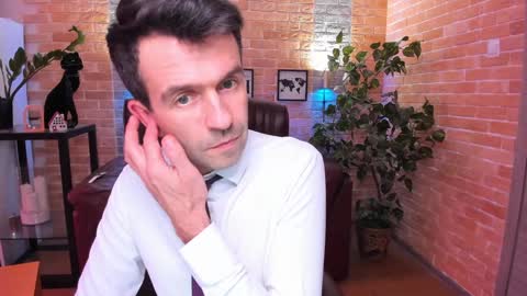 Snapshot of hard_and_juici chatting on 01.27.25 Steve online show from 01.27.25