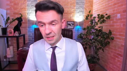 Snapshot of hard_and_juici chatting on 02.03.25 Steve online show from 02.03.25