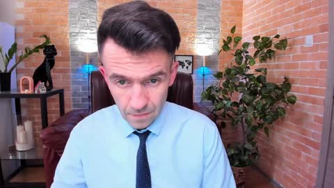 Snapshot of hard_and_juici chatting on 02.04.25 Steve online show from 02.04.25