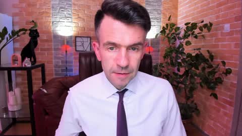 Snapshot of hard_and_juici chatting on 02.06.25 Steve online show from 02.06.25