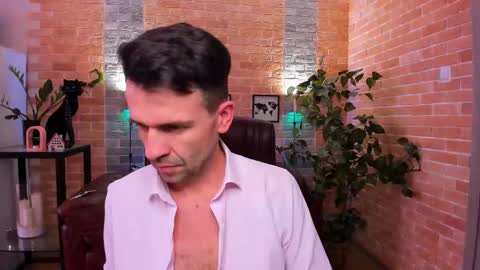 Snapshot of hard_and_juici chatting on 02.14.25 Steve online show from 02.14.25