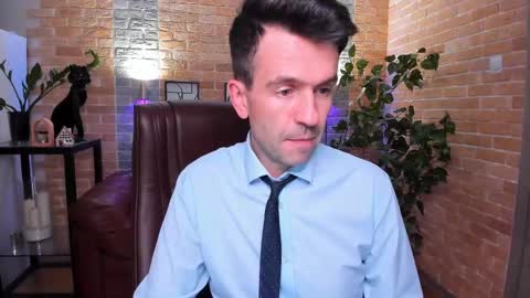 Snapshot of hard_and_juici chatting on 02.16.25 Steve online show from 02.16.25