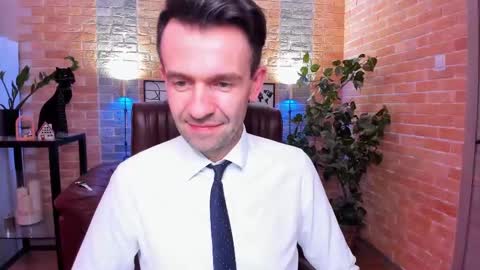 Snapshot of hard_and_juici chatting on 02.21.25 Steve online show from 02.21.25