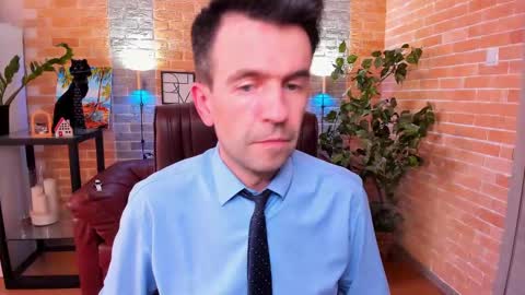 Snapshot of hard_and_juici chatting on 02.25.25 Steve online show from 02.25.25