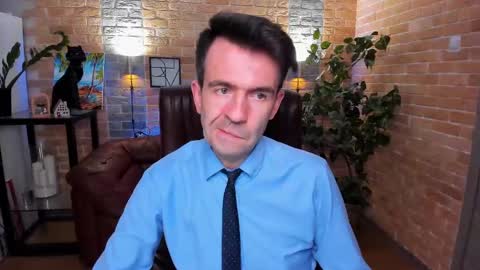 Snapshot of hard_and_juici chatting on 02.26.25 Steve online show from 02.26.25