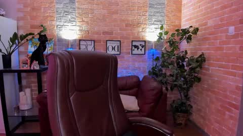 Snapshot of hard_and_juici chatting on 02.27.25 Steve online show from 02.27.25