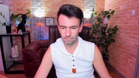 Snapshot of hard_and_juici chatting on 02.28.25 Steve online show from 02.28.25