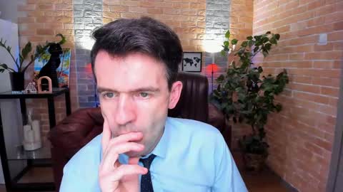 Snapshot of hard_and_juici chatting on 03.03.25 Steve online show from 03.03.25