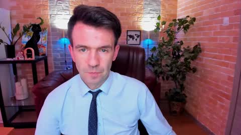 Snapshot of hard_and_juici chatting on 03.05.25 Steve online show from 03.05.25