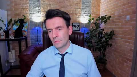 Snapshot of hard_and_juici chatting on 03.07.25 Steve online show from 03.07.25