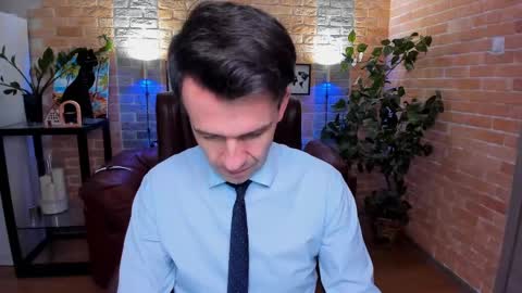 Snapshot of hard_and_juici chatting on 03.09.25 Steve online show from 03.09.25