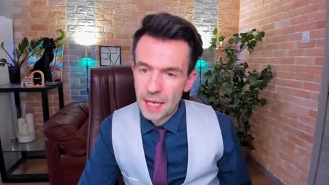 Snapshot of hard_and_juici chatting on 03.10.25 Steve online show from 03.10.25