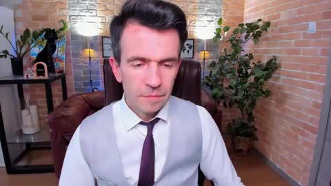 Snapshot of hard_and_juici chatting on 03.11.25 Steve online show from 03.11.25