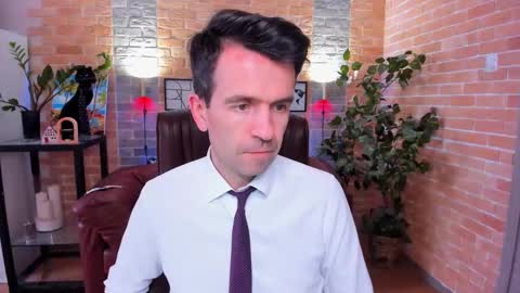 Snapshot of hard_and_juici chatting on 03.12.25 Steve online show from 03.12.25