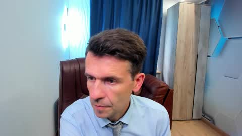 Snapshot of hard_and_juici chatting on 09.17.25 Steve online show from 09.17.25