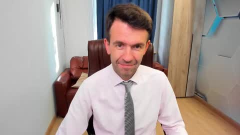 Snapshot of hard_and_juici chatting on 09.21.25 Steve online show from 09.21.25