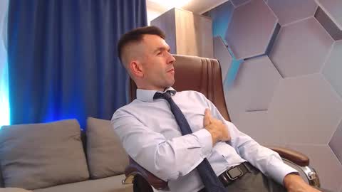 Snapshot of hard_and_juici chatting on 09.23.25 Steve online show from 09.23.25