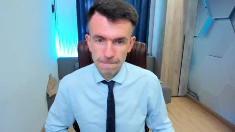 Snapshot of hard_and_juici chatting on 09.26.25 Steve online show from 09.26.25