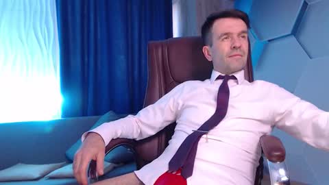 Snapshot of hard_and_juici chatting on 10.08.25 Steve online show from 10.08.25