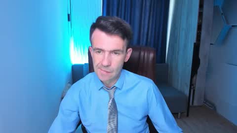 Snapshot of hard_and_juici chatting on 10.09.25 Steve online show from 10.09.25