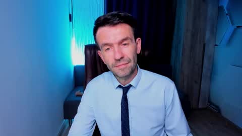 Snapshot of hard_and_juici chatting on 10.12.25 Steve online show from 10.12.25