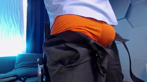 Snapshot of hard_and_juici chatting on 10.13.25 Steve online show from 10.13.25