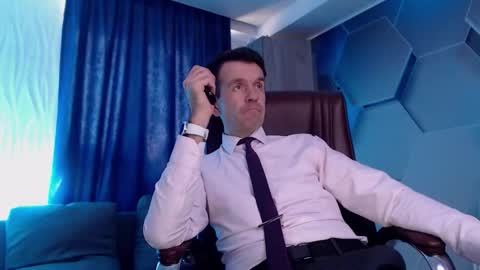 Snapshot of hard_and_juici chatting on 10.17.25 Steve online show from 10.17.25