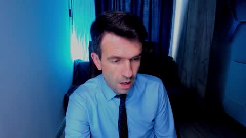 Snapshot of hard_and_juici chatting on 10.23.25 Steve online show from 10.23.25