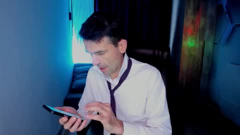 Snapshot of hard_and_juici chatting on 10.24.25 Steve online show from 10.24.25