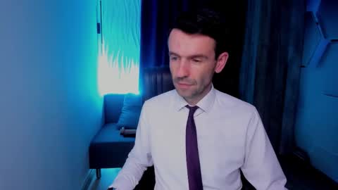 Snapshot of hard_and_juici chatting on 10.26.25 Steve online show from 10.26.25