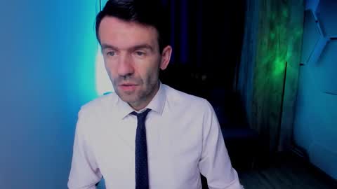 Snapshot of hard_and_juici chatting on 10.27.25 Steve online show from 10.27.25