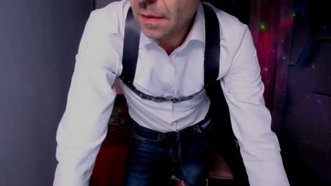 Snapshot of hard_and_juici chatting on 11.02.25 Steve online show from 11.02.25