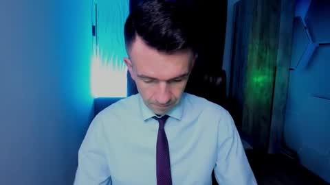 Snapshot of hard_and_juici chatting on 11.06.25 Steve online show from 11.06.25