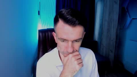 Snapshot of hard_and_juici chatting on 11.07.25 Steve online show from 11.07.25