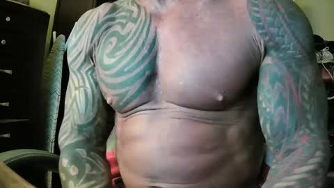 Snapshot of hardbody205a chatting on 12.02.25 hardbody205a online show from 12.02.25