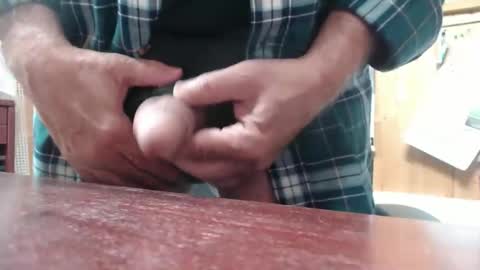 Snapshot of hardbuns chatting on 11.10.25 Brad online show from 11.10.25