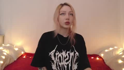 Snapshot of hardcore_x chatting on 05.30.26 Emily online show from 05.30.26