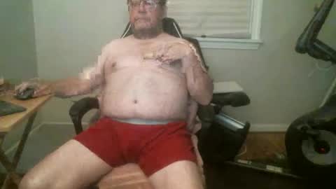 Snapshot of hardmik chatting on 11.17.25 Mik online show from 11.17.25