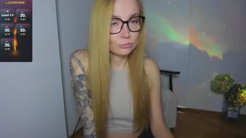 Snapshot of harley_everly chatting on 11.05.25 Tasya online show from 11.05.25