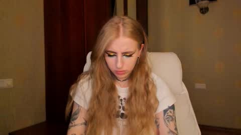 Snapshot of harley_kimm chatting on 09.10.25 Julia online show from 09.10.25