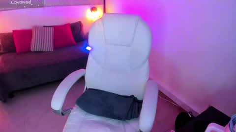 Snapshot of harper_woods chatting on 10.05.25 Harper online show from 10.05.25