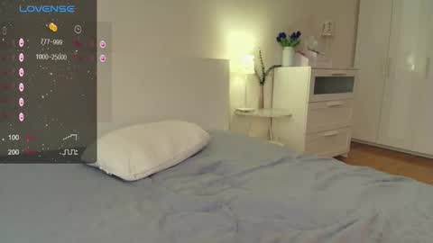 Snapshot of harriell chatting on 10.07.25 Kira online show from 10.07.25