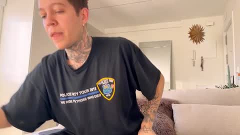 Snapshot of harry_jen chatting on 12.28.24 TAP HERE choise Harry tattoo on chest Jen curls hair online show from 12.28.24